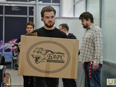 Сбор и отправка гуманитарной помощи для жителей Лисичанска / Павел Железняк