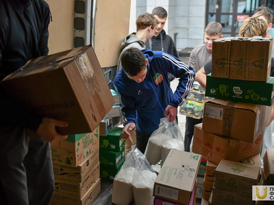 Сбор и отправка гуманитарной помощи для жителей Лисичанска / Павел Железняк
