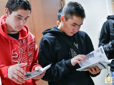 Экскурсия по УЛК старшеклассников из Якутии / Павел Железняк