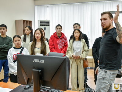 Экскурсия по УЛК старшеклассников из Якутии / Павел Железняк
