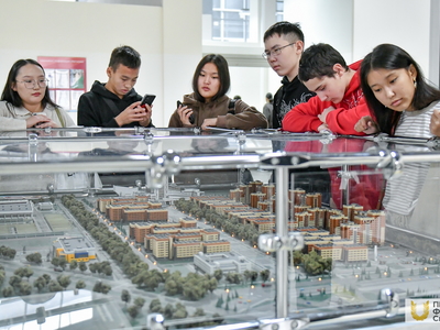 Экскурсия по УЛК старшеклассников из Якутии / Павел Железняк