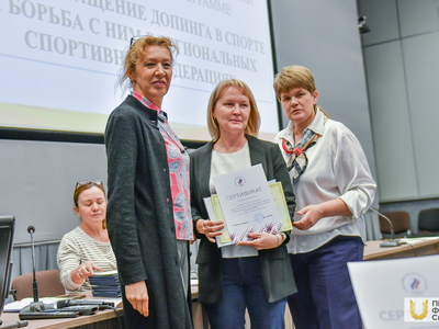 Вручение удостоверений о повышении квалификации по программе "Предотвращение допинга в спорте и борьба с ним в региональных спортивных федерациях" / Павел Железняк