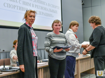 Вручение удостоверений о повышении квалификации по программе "Предотвращение допинга в спорте и борьба с ним в региональных спортивных федерациях" / Павел Железняк