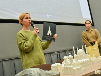 "Прикоснись к Кремлю" Образовательная программа с тактильными макетами / Павел Железняк