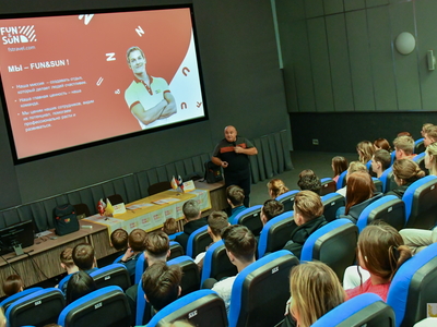 Презентация туроператора FUN&SUN по организации стажировки в Турции / Павел Железняк
