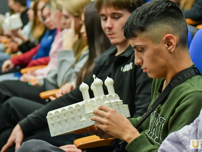 "Прикоснись к Кремлю" Образовательная программа с тактильными макетами / Павел Железняк