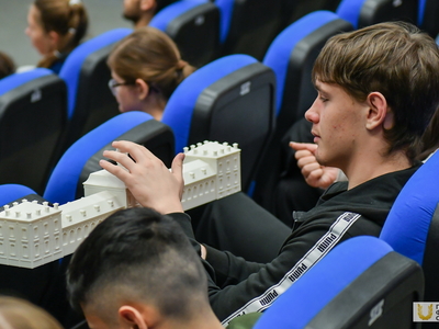 "Прикоснись к Кремлю" Образовательная программа с тактильными макетами / Павел Железняк