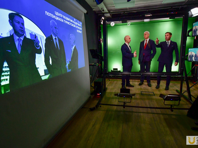 Министр спорта Олег Матыцин осмотрел Центр развития кадрового потенциала туротрасли и НИИ университета / Павел Железняк