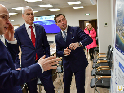 Министр спорта Олег Матыцин осмотрел Центр развития кадрового потенциала туротрасли и НИИ университета / Павел Железняк