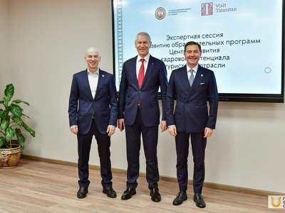 Министр спорта Олег Матыцин осмотрел Центр развития кадрового потенциала туротрасли и НИИ университета / Павел Железняк