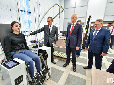 Министр спорта Олег Матыцин осмотрел Центр развития кадрового потенциала туротрасли и НИИ университета / Павел Железняк