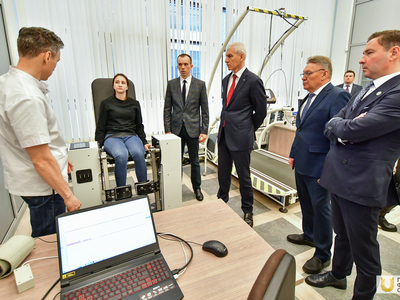 Министр спорта Олег Матыцин осмотрел Центр развития кадрового потенциала туротрасли и НИИ университета / Павел Железняк