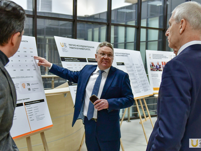 Министр спорта Олег Матыцин осмотрел Центр развития кадрового потенциала туротрасли и НИИ университета / Павел Железняк