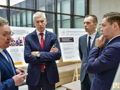 Министр спорта Олег Матыцин осмотрел Центр развития кадрового потенциала туротрасли и НИИ университета / Павел Железняк