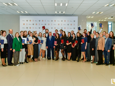 Вручение дипломов магистрам Института заочного образования /Павел Железняк