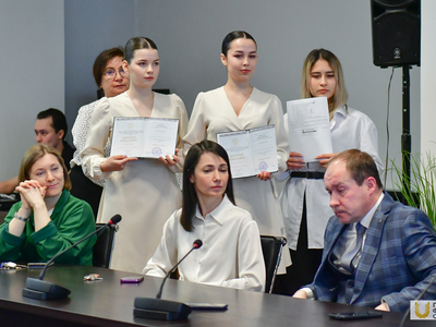 Вручение дипломов бакалаврам Института заочного образования /Павел Железняк