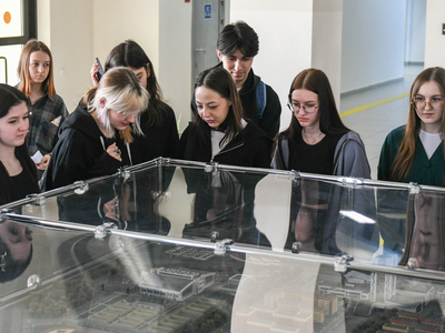 Excursion for pupils of Gymnasium No. 6 / Pavel Zheleznyak