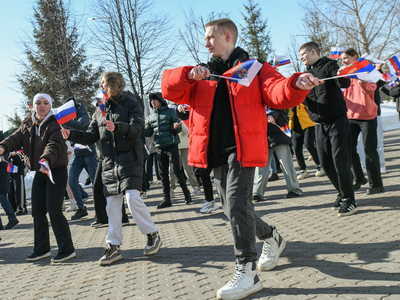 Кырымның Россия белән берләшүенең 10 еллыгына багышланган флешмоб, колледж студентлары катнашуында