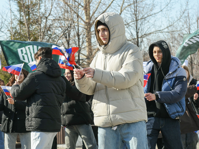 Кырымның Россия белән берләшүенең 10 еллыгына багышланган флешмоб, колледж студентлары катнашуында