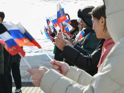 Кырымның Россия белән берләшүенең 10 еллыгына багышланган флешмоб, колледж студентлары катнашуында