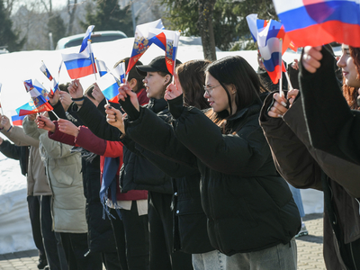 Кырымның Россия белән берләшүенең 10 еллыгына багышланган флешмоб, колледж студентлары катнашуында
