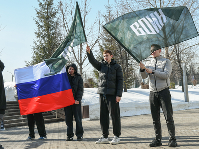 Кырымның Россия белән берләшүенең 10 еллыгына багышланган флешмоб, колледж студентлары катнашуында