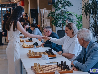 Сеанс одновременной игры по шахматам с Зариной Шафигуллиной / Данил Алёхин