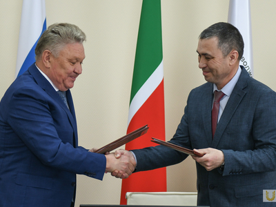 Signing of co-operation agreements with Lyceum No. 9 (Zelenodolsk) and Novokiner secondary school (Arsky district) / Pavel Zheleznyak