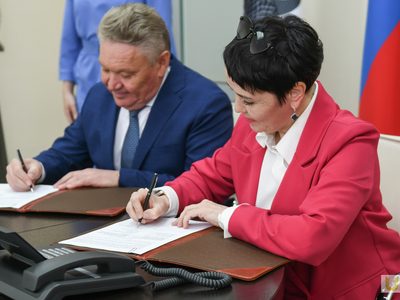 Signing of co-operation agreements with Lyceum No. 9 (Zelenodolsk) and Novokiner secondary school (Arsky district) / Pavel Zheleznyak