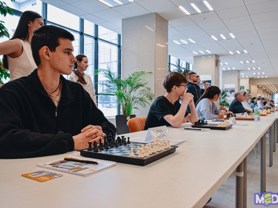 Сеанс одновременной игры по шахматам с Зариной Шафигуллиной / Данил Алёхин