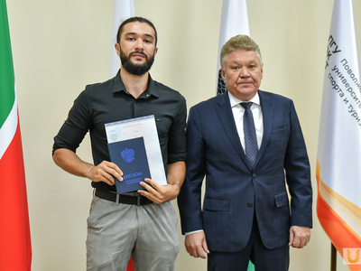 Presentation of diplomas to postgraduate students / Pavel Zheleznyak