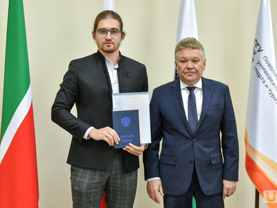 Presentation of diplomas to postgraduate students / Pavel Zheleznyak