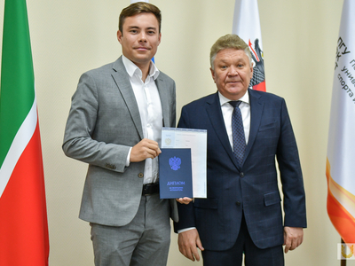 Presentation of diplomas to postgraduate students / Pavel Zheleznyak