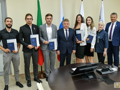 Presentation of diplomas to postgraduate students / Pavel Zheleznyak