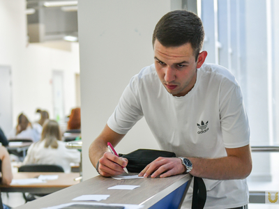 Вступительные испытания. Русский язык / Павел Железняк