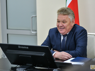 Presentation of diplomas to postgraduate students / Pavel Zheleznyak