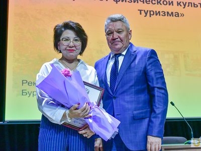 Встреча ректора с ППС и сотрудниками университета. Вручение наград /Агата Чир