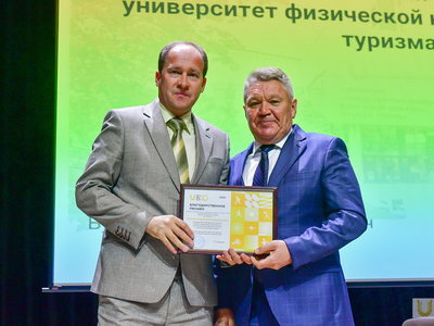 Встреча ректора с ППС и сотрудниками университета. Вручение наград /Агата Чир