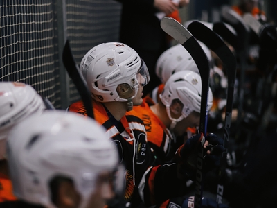 
Две победы в домашних играх Студенческой хоккейной команды "Крылатые Барсы"
