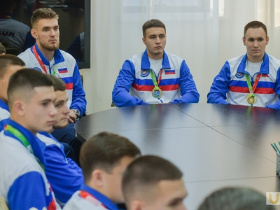 
Встреча ректора со сборной командой по футболу
