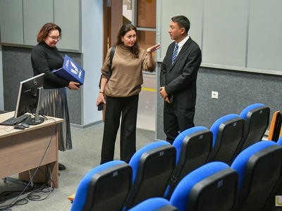 Экскурсия и встреча директора Международного бюро Чэндуского спортуниверситета / Павел Железняк