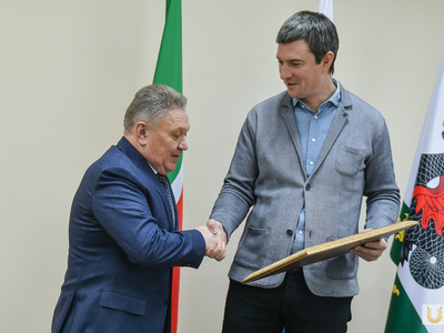 Поздравление с юбилеем от федерации гребного спорта России / Павел Железняк