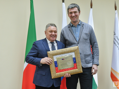 Поздравление с юбилеем от федерации гребного спорта России / Павел Железняк