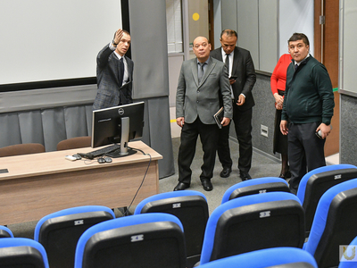 Представители Бухарского госуниверситета в Поволжском и встреча с ректором / Павел железняк