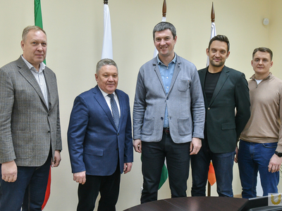 Поздравление с юбилеем от федерации гребного спорта России / Павел Железняк