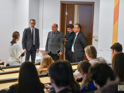 Представители Бухарского госуниверситета в Поволжском и встреча с ректором / Павел железняк