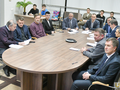 Научно-практическая конференция. Современное состояние подготовки резерва в футболе, хоккее и фигурном катании / Павел Железняк