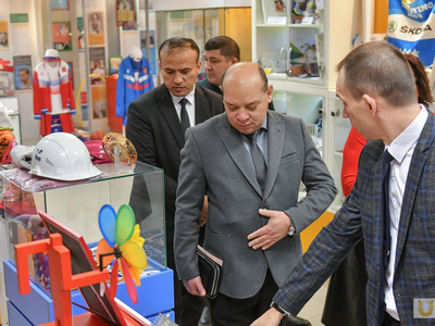 Представители Бухарского госуниверситета в Поволжском и встреча с ректором / Павел железняк