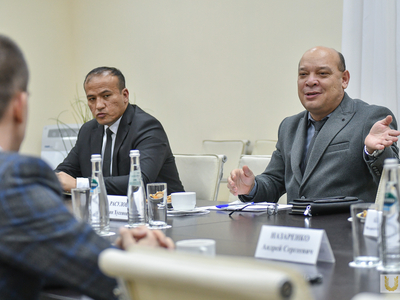 Представители Бухарского госуниверситета в Поволжском и встреча с ректором / Павел железняк