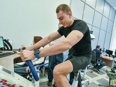 Молодежная сборная России по гребле на байдарках и каноэ в НИИ Поволжского / Павел Железняк